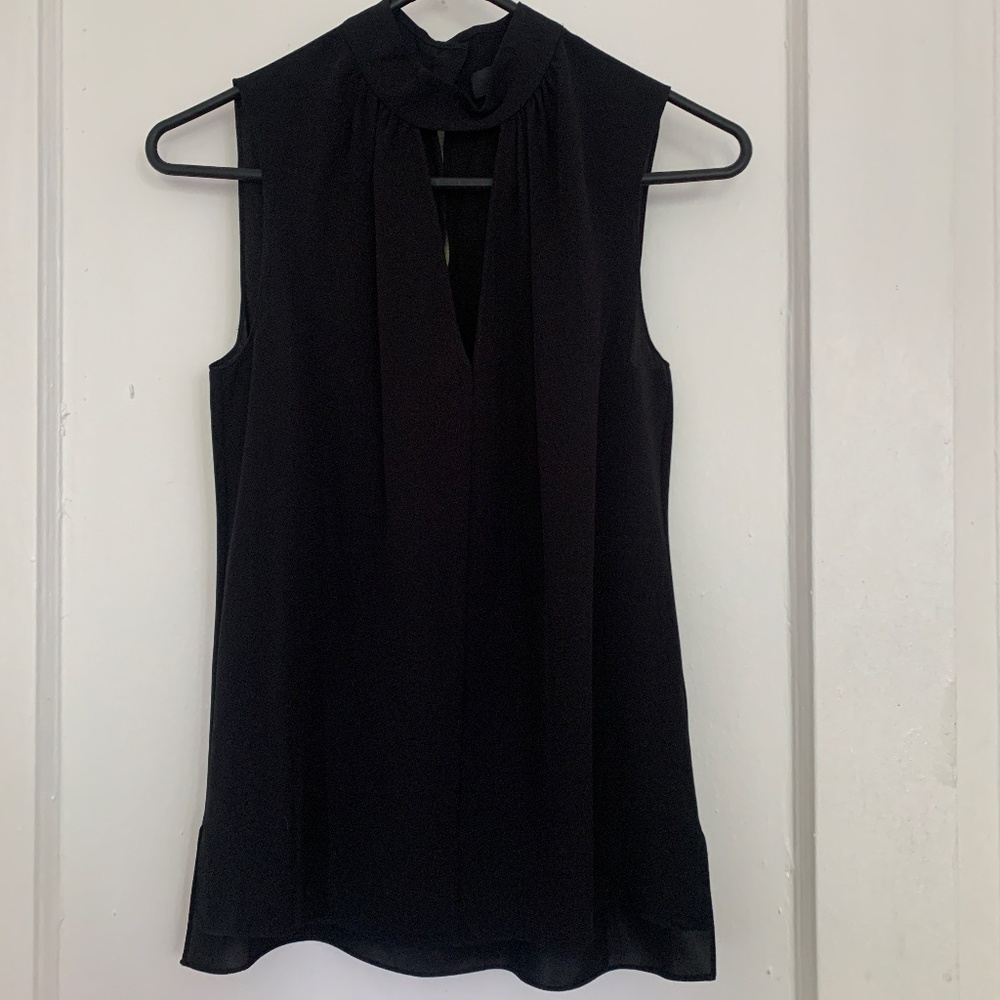 theory silk top w/ cut-out